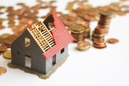 Mit Modernisierungskrediten günstig renovieren - bau baufirma bausparen credit dachdecker eigenheim energiepass finanzierung geld handwerk handwerker haus heim heizen heizkosten isolierung kosten kredit money nebenkosten schulden schuldenberg traumhaus unkosten verschulden verschuldung wäremdämmung.